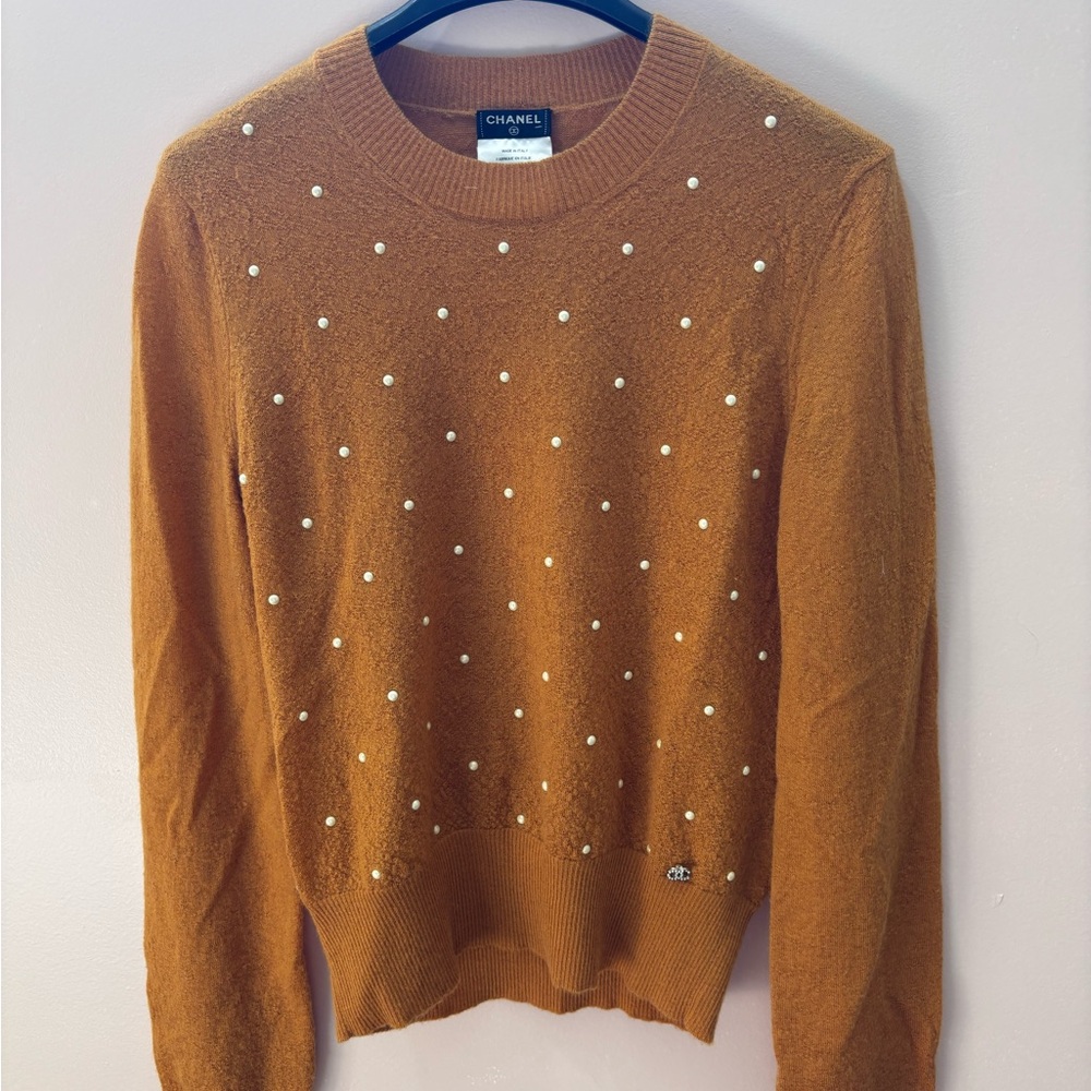 Authentic CHANEL cashmere knit caramel faux pearls sweater 🍂 - Picture 15 of 15